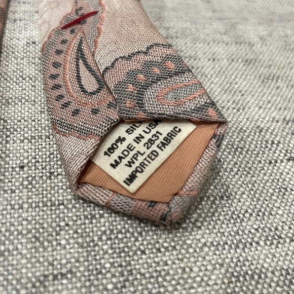 Stringbeans Plus 100% silk Pink Paisley Skinny Tie - Picture 6 of 6